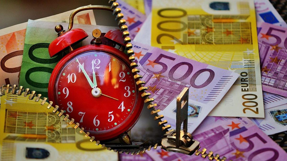 Datoria României îmbogăţeşte bănci străine