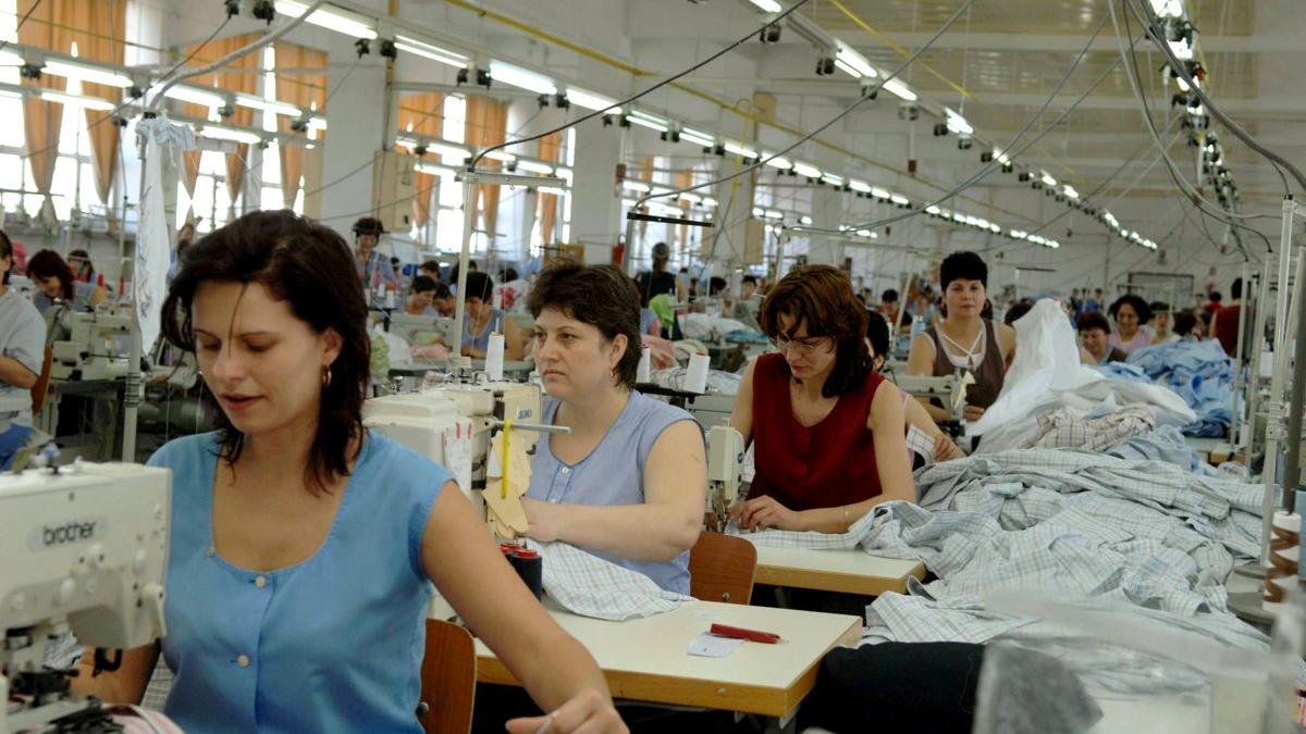 Angajatul român, ieftin, dar în scumpire accelerată