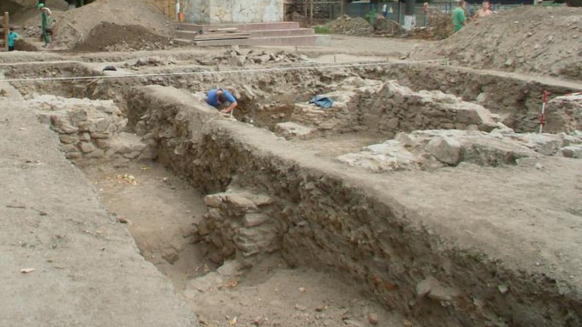 Un vechi templu egiptean, din perioada lui Ptolemeu al IV-lea, descoperit pe malul Nilului