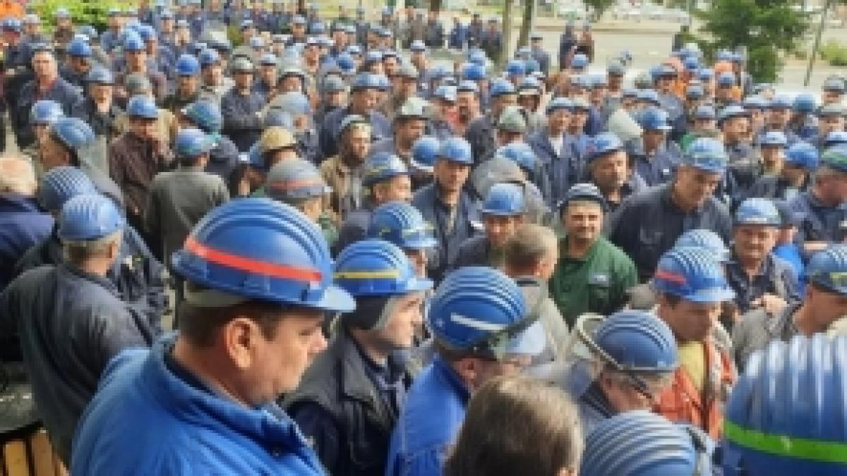 Câștigul salarial mediu net a scăzut la 3.044 lei în luna august