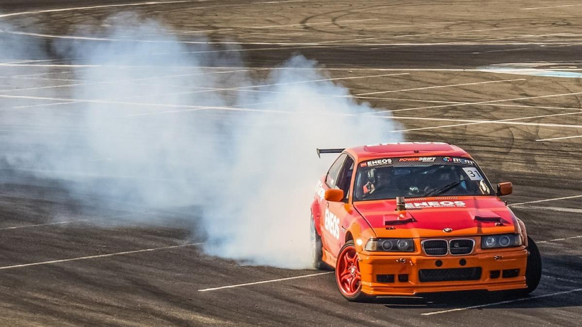 Cel mai mare eveniment de drift al anului are loc în weekend, la Bucureşti