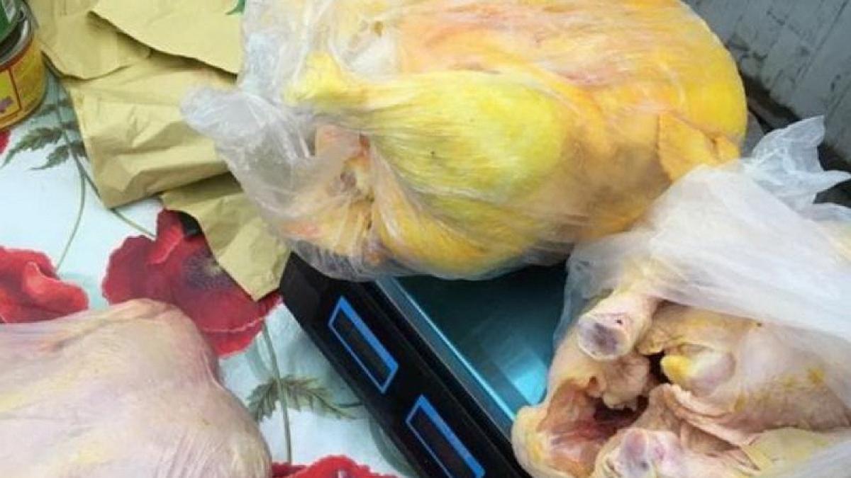 Gălăţenii, prinşi cu găina vopsită