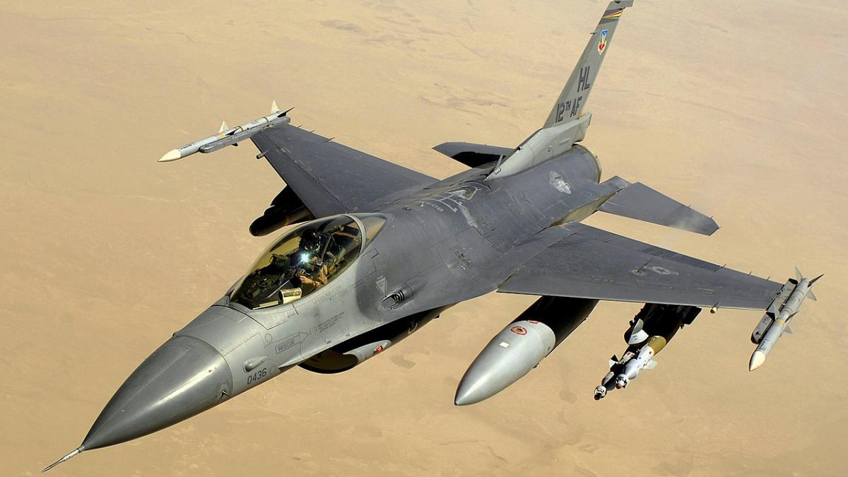 Avioane militare ungare au interceptat o aeronavă de pasageri britanică în spaţiul aerian al Ungariei. Aeronava venea dinspre România