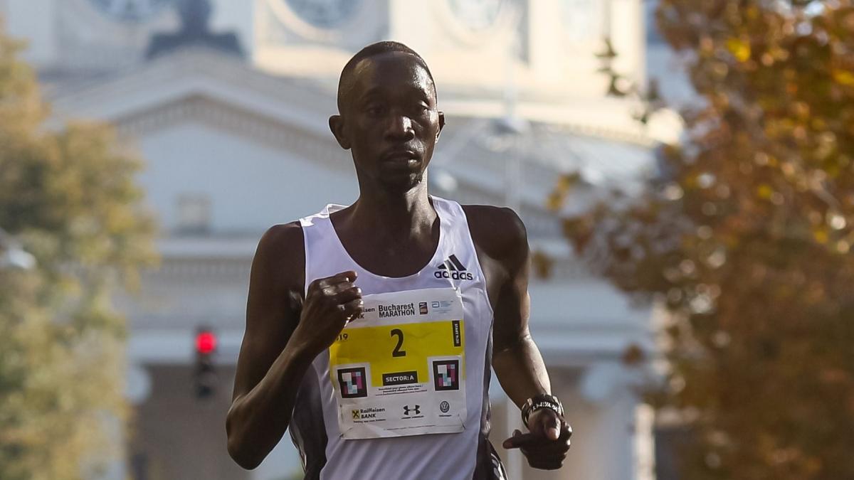 Galerie FOTO Maratonul de la București a fost câștigat de kenyanul Hosea Kipkemboi, cu record de cursă