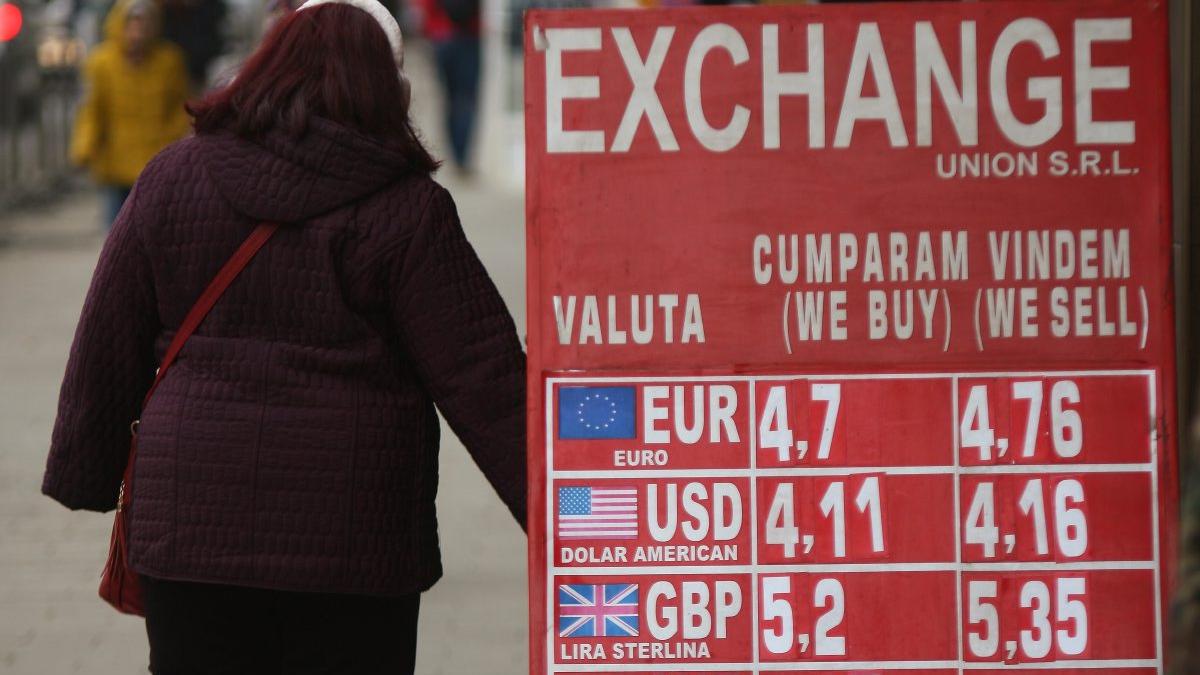 Euro, estimat la aproape 4,8 lei în primăvară