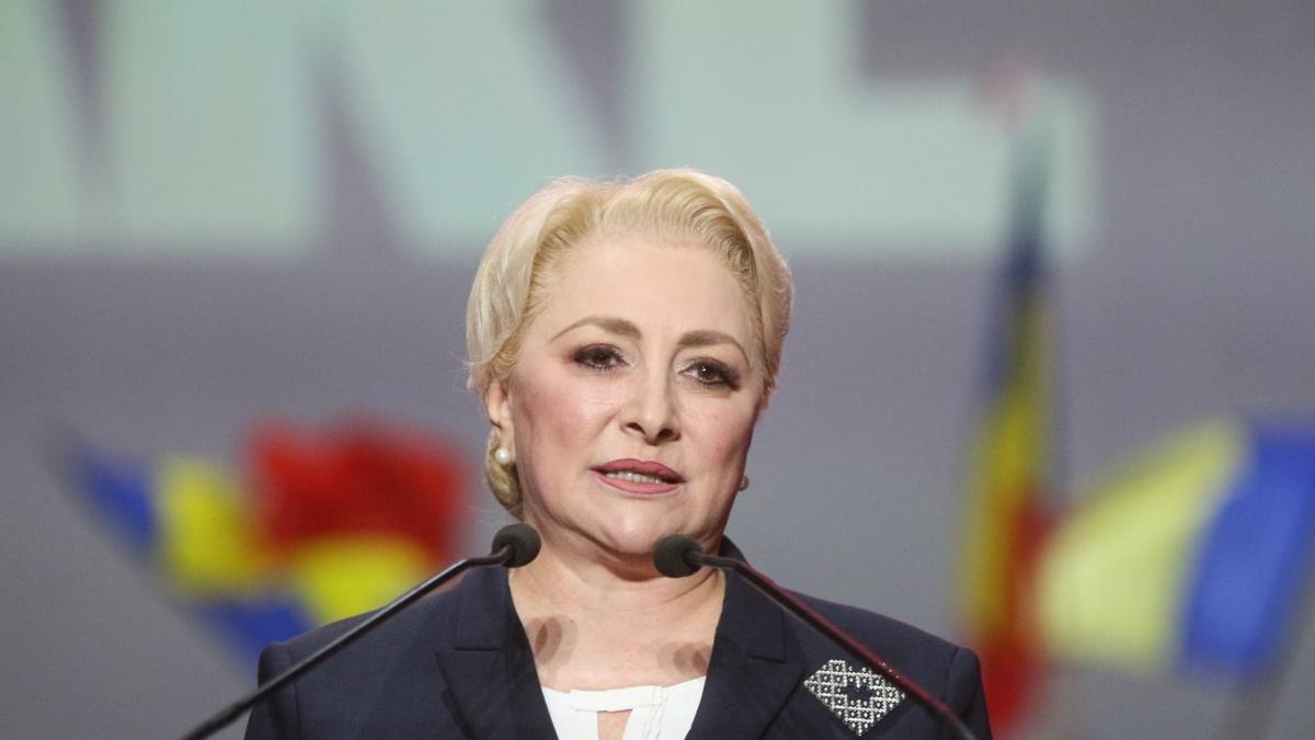 Dăncilă a aprins o lumânare pentru Iohannis