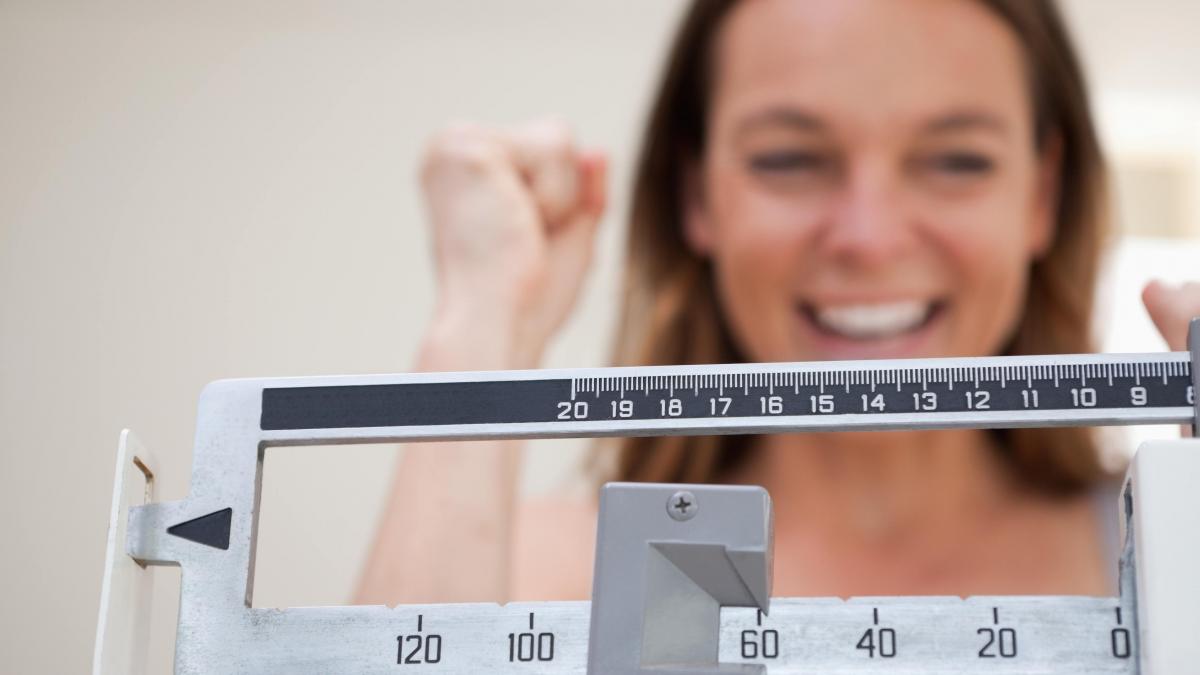 O studentă britanică a murit după ce a urmat, timp de mai mulți ani, o dietă drastică