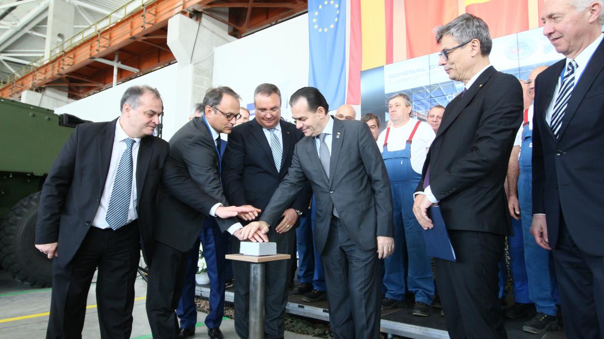 GALERIE FOTO România începe producerea de blindate PIRANHA 5 la Uzina Mecanică București