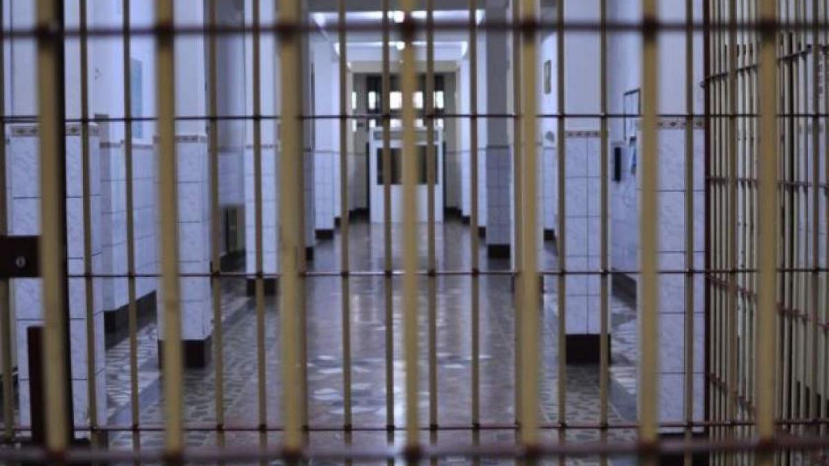 UPDATE Unul dintre deținuții implicați în incendiul de la Penitenciarul Rahova a fost internat