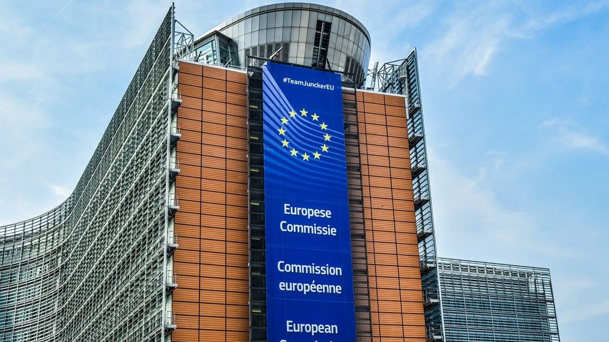 Lovitură de proporții. Înalta Curte, pusă în genunchi de Comisia Europeană. Judecătorii trebuie să respecte Constituția