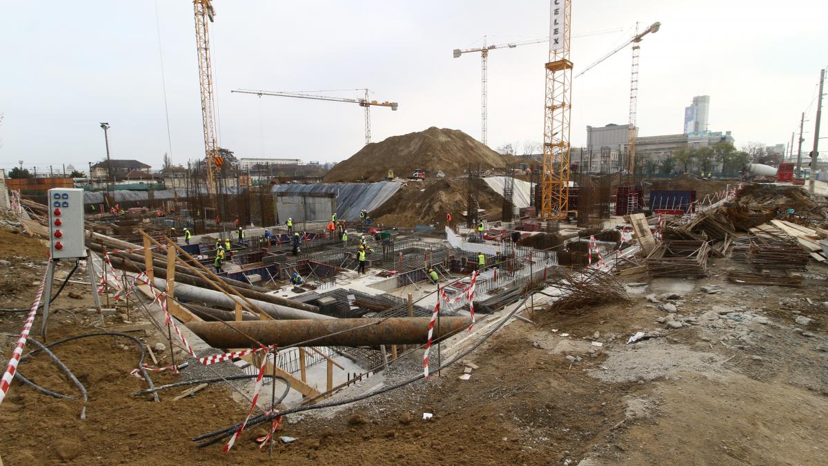 GALERIE FOTO Orban - vizită la stadioanele pentru EURO 2020: Guvernul va urmări ca antreprenorii să aibă tot ce au nevoie ca să finalizeze lucrările