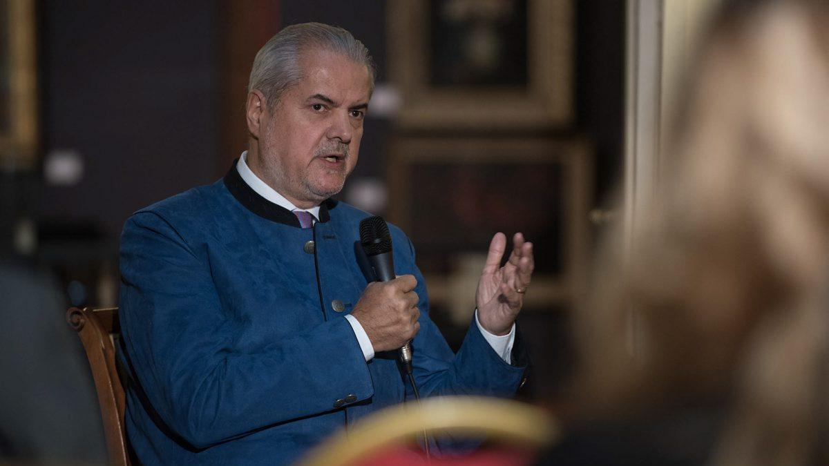Adrian Năstase consideră că în războiul declanșat de președinte, dezinformarea devine o armă acceptată