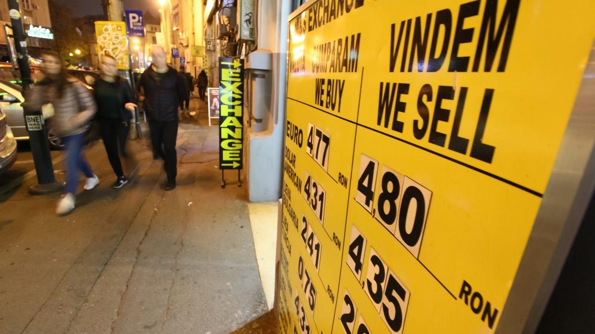 Leul coboară puternic. Cum ne salvăm economiile