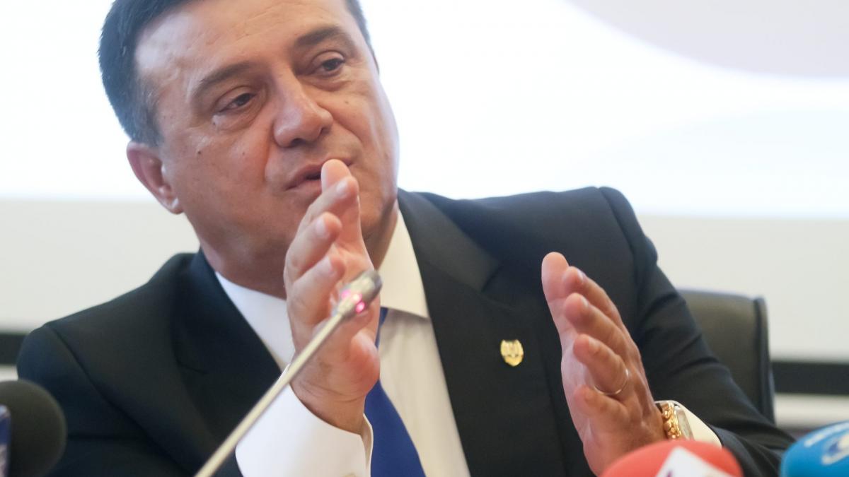 Surse: Niculae Bădălău şi-a anunţat retragerea din conducerea interimară a PSD 