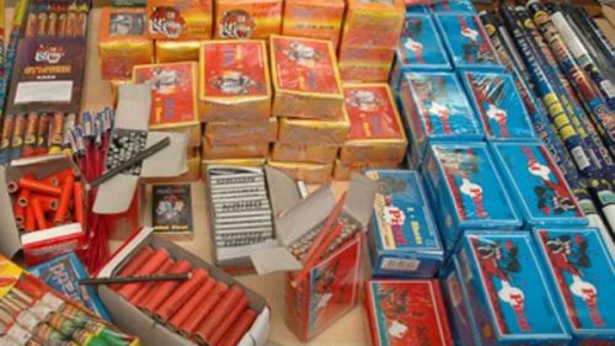 Percheziţii de amploare la Brăila: O tonă şi jumătate de materiale pirotehnice, confiscate de poliţişti