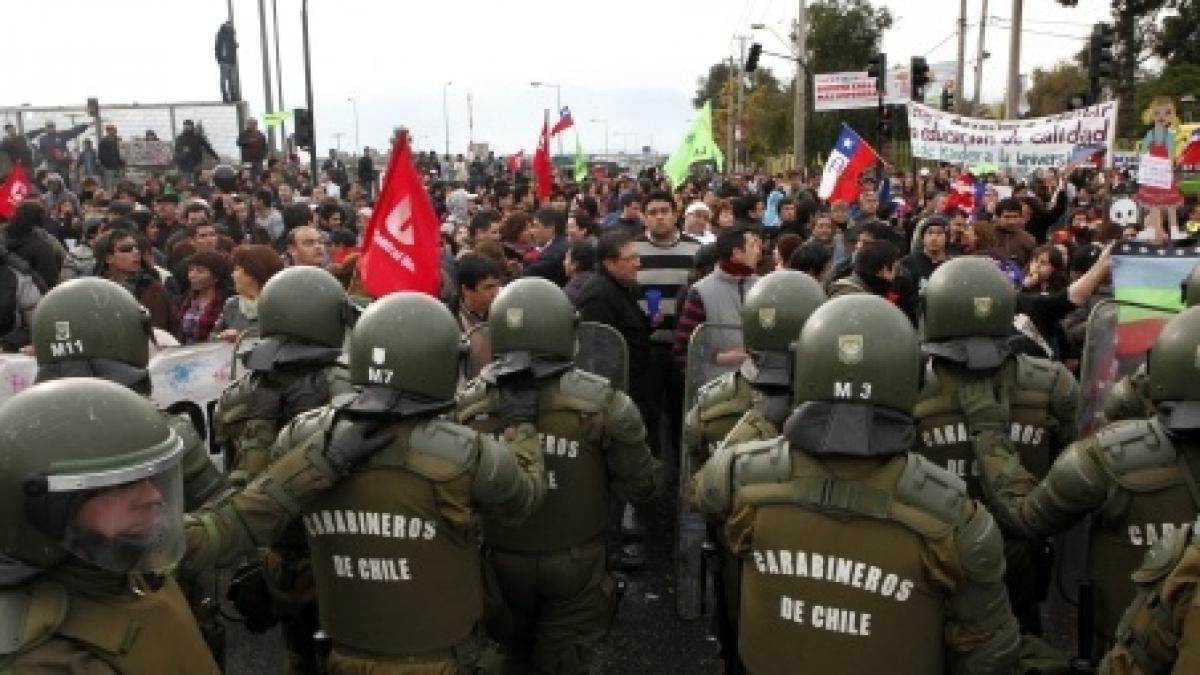 Chile: Mii de persoane au manifestat în a 50-a zi de criză socială
