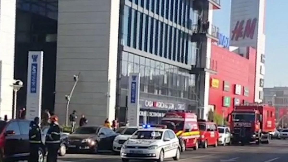 Alertă la un mall din Capitală. AFI Cotroceni a fost evacuat de urgență