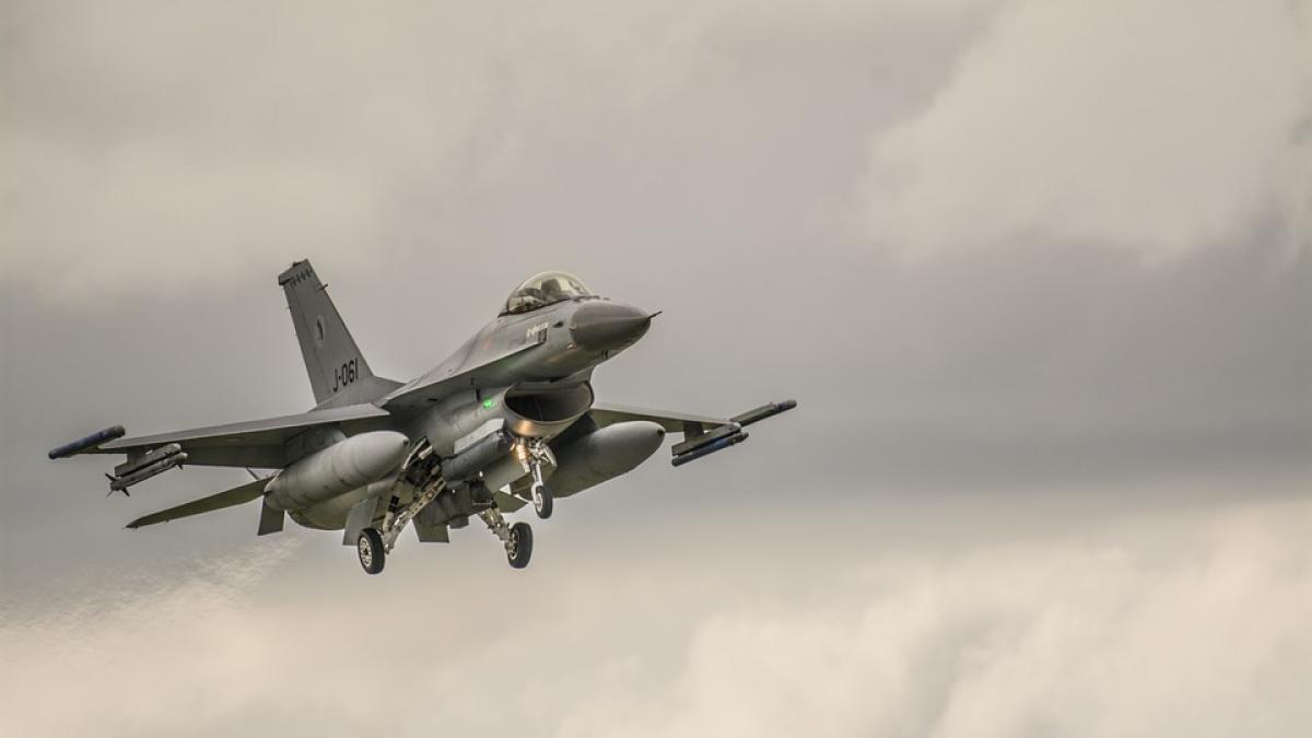 Camera Deputaților a aprobat proiectul de lege care prevede achiziționarea a cinci avioane F16