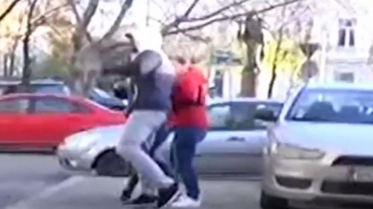 Jurnaliști ai Antena3 agresați, în plină stradă, de fiul lui Gheorghe Dincă