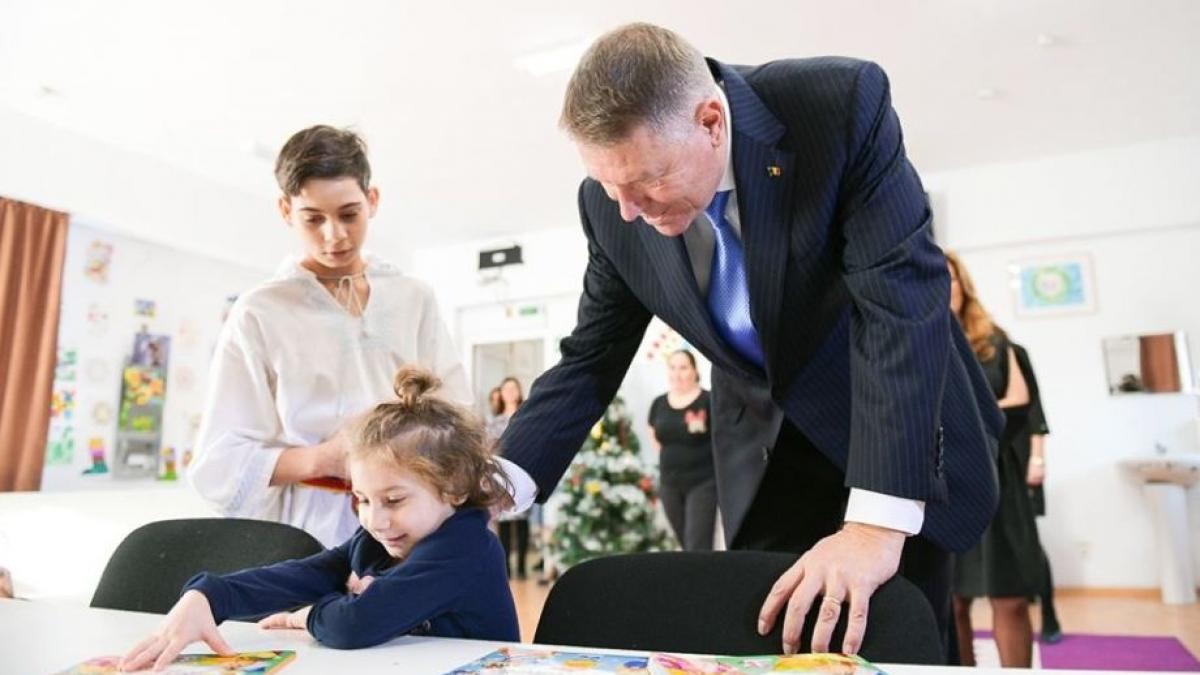 Klaus Iohannis, în vizită la copiii dintr-un centru de plasament din București