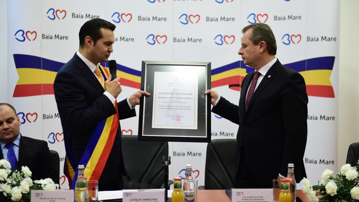 Directorul STS Maramureș, omagiat de primarul din Baia Mare