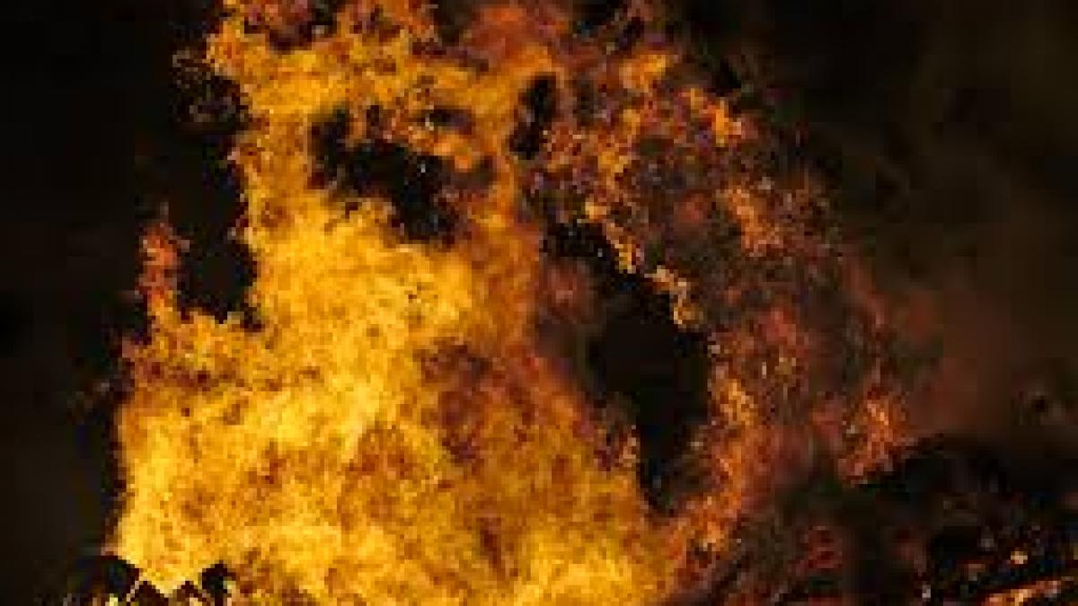 Femeie decedată într-un incendiu urmat de explozie, în locuinţa sa