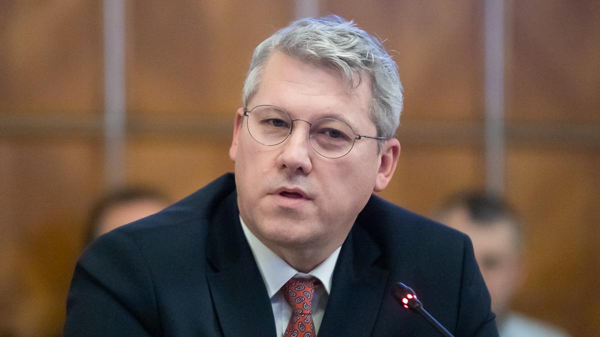 Predoiu a “consultat” magistrații la mișto în legătură cu desființarea SIIJ. Decizia era luată deja de 16 zile