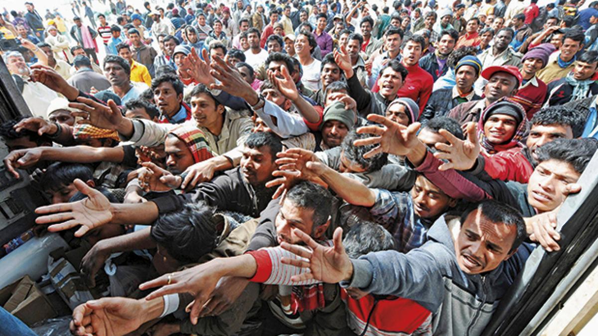 Populaţia Spaniei creşte datorită imigraţiei. Uşoară scădere a numărului românilor