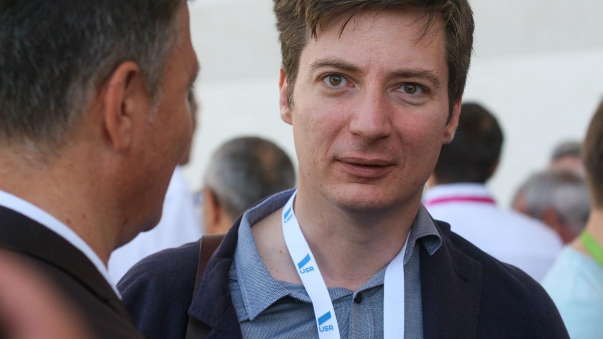 Andrei Caramitru (USR) propune ca toți pensionarii cu venituri peste 1200 de lei să fie obligați să plătească asigurări de sănătate