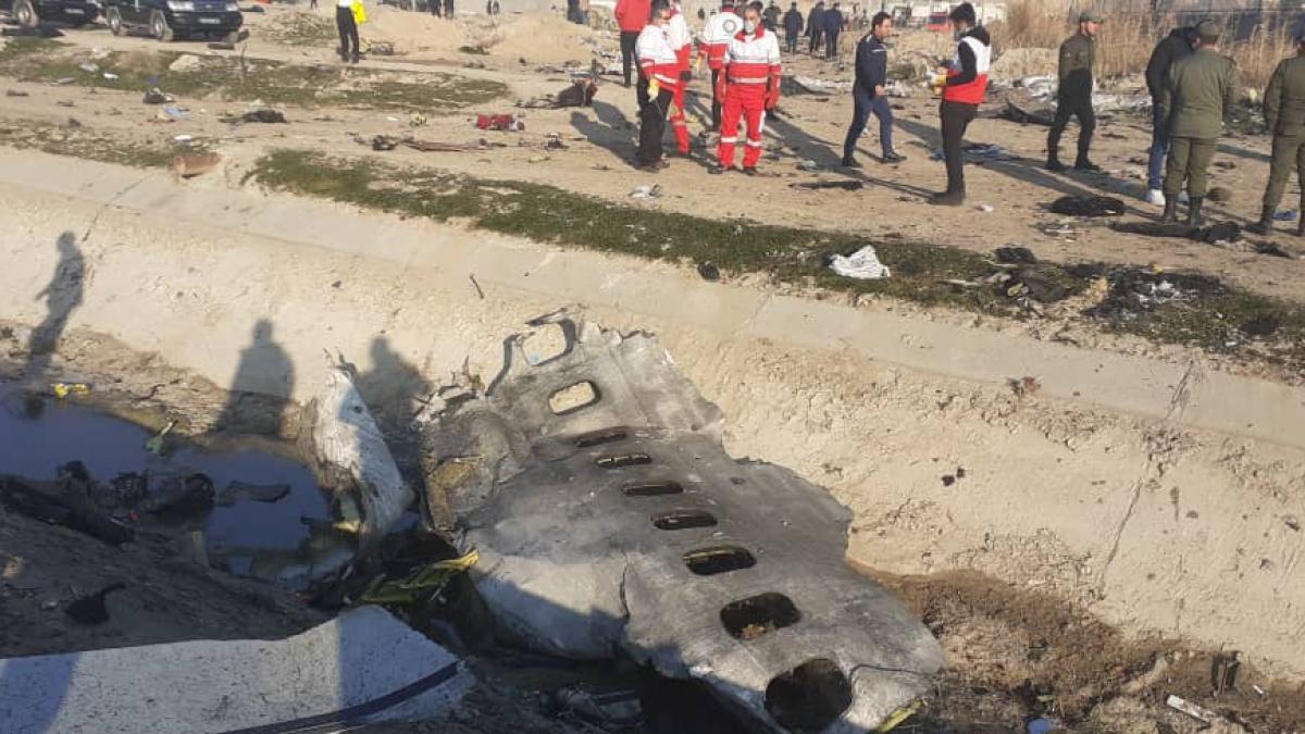 Avion, prăbușit în timp ce ardea