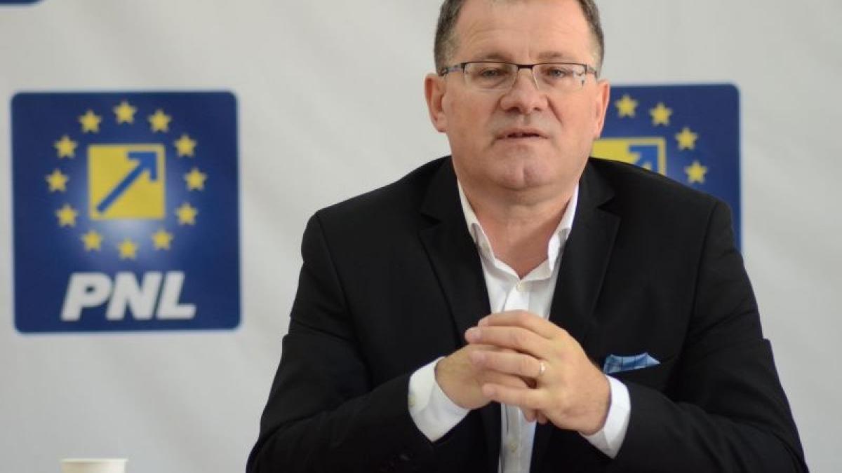 Adrian Oros anunță disponibilizări masive: 15% din posturile Ministerului Agriculturii şi din instituţiile subordonate vor fi reduse
