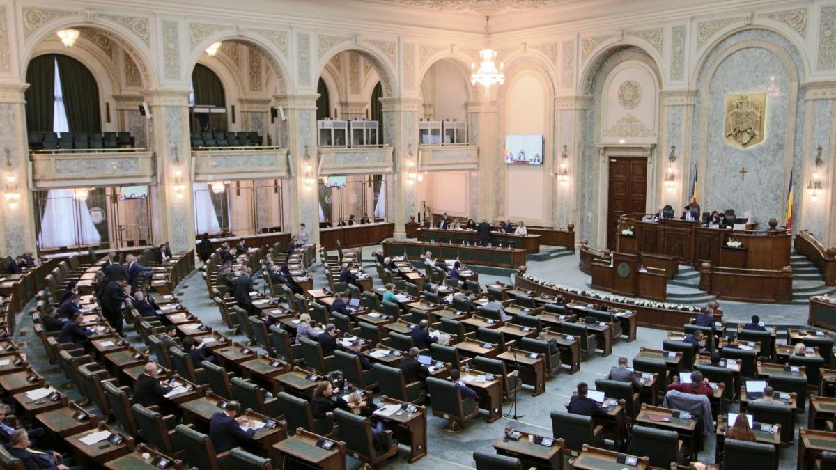 Senatul, convocat luni în sesiune extraordinară pentru prezentarea OUG privind unele măsuri fiscal bugetare