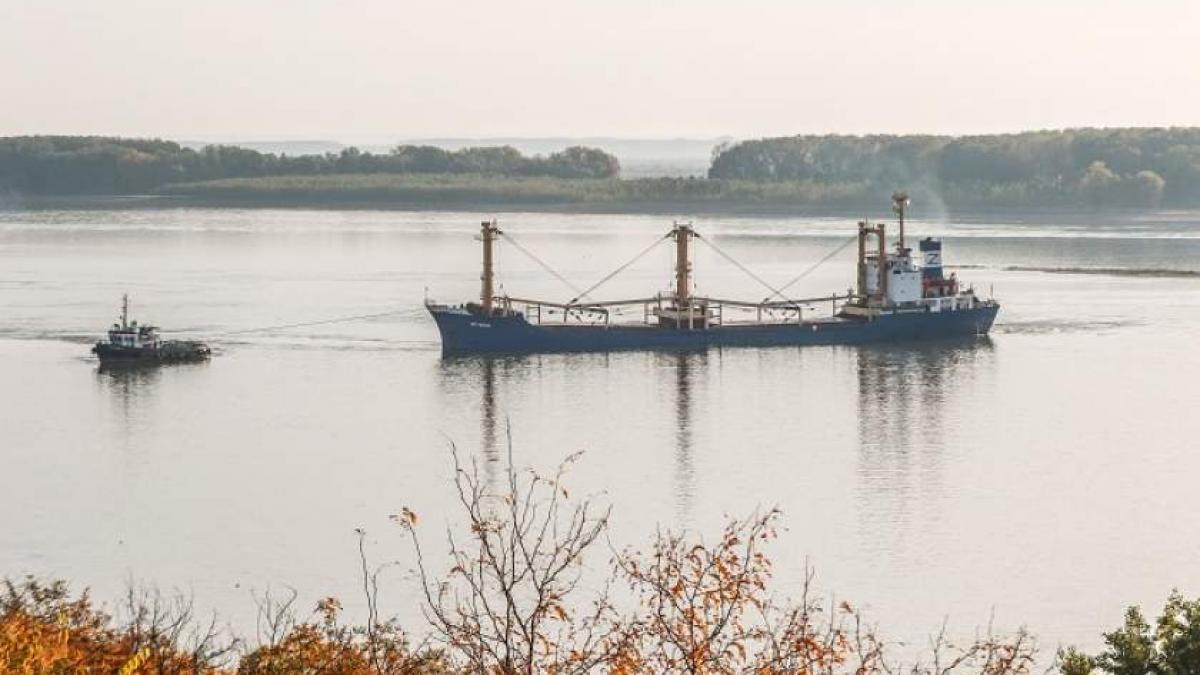 Navigatia pe Dunăre a fost oprită din cauza unei scurgeri de petrol