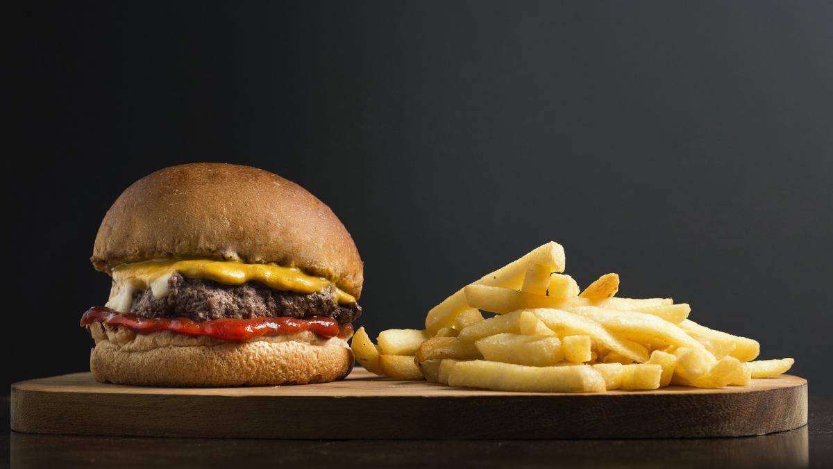 Pizza, hamburgerii şi cartofii prăjiţi revin în şcolile din SUA