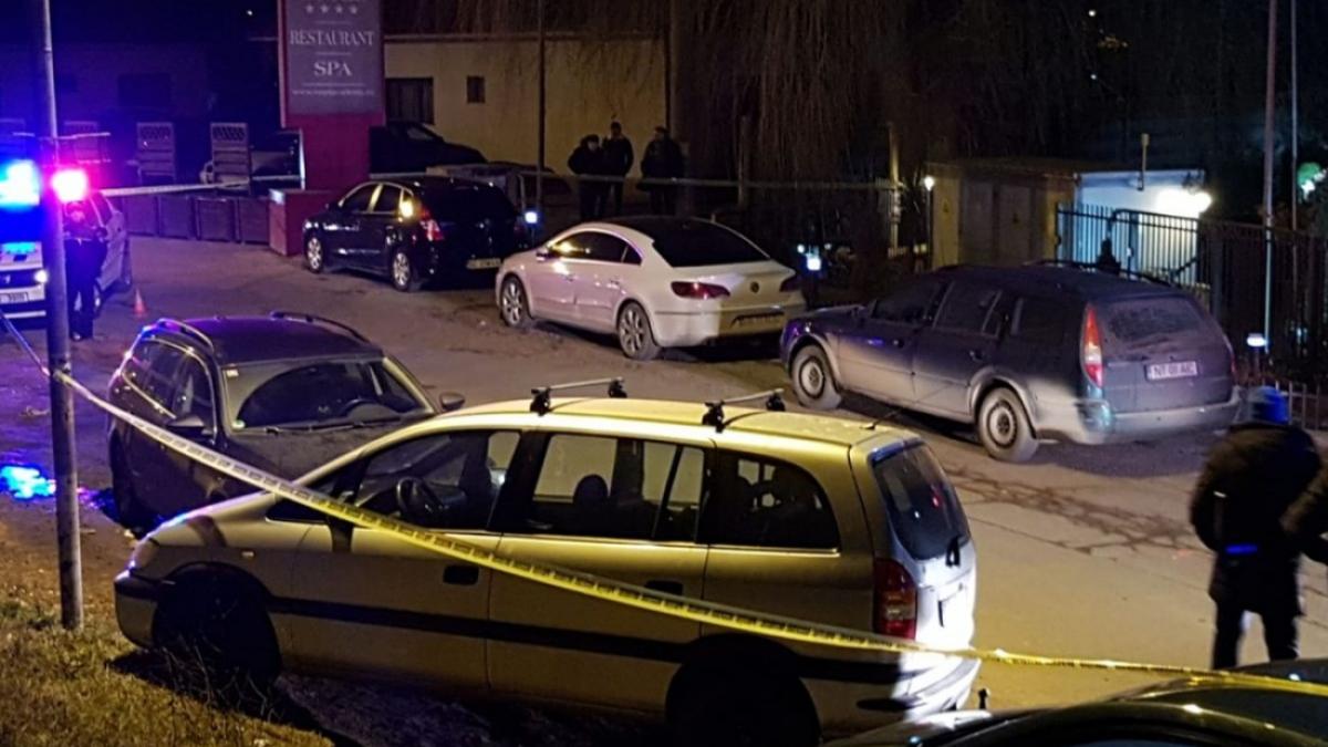 Tragedie în Bacău. O femeie de 30 de ani a fost găsită moartă în mașină. Soțul ar fi înjunghiat-o de mai multe ori