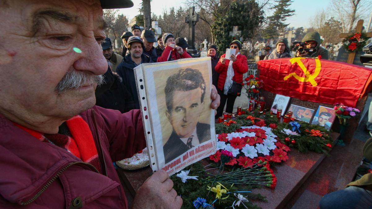 Galerie FOTO. Imagini de la mormântul lui Nicolae Ceaușescu
