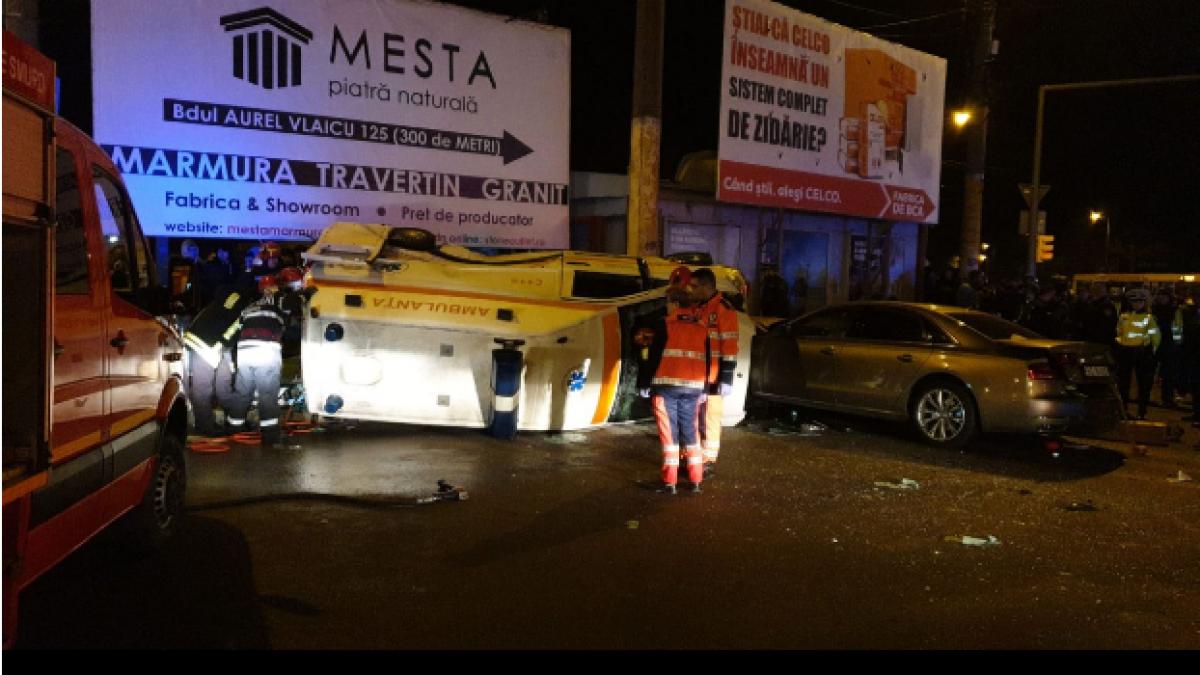 Accident TERIBIL în Constanța. O ambulanță a fost răsturnată de un șofer neatent