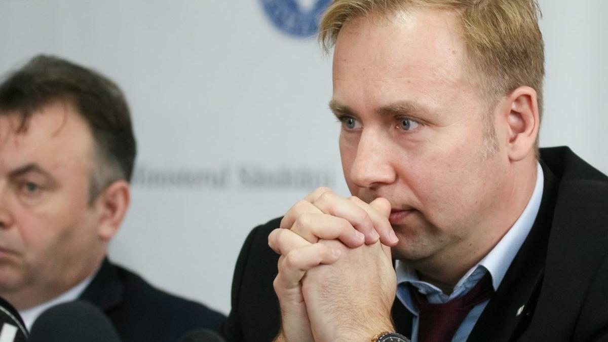 Conflict de interese. Ministrul Sănătății susține că operează doar în timpul liber, cu acordul ANI