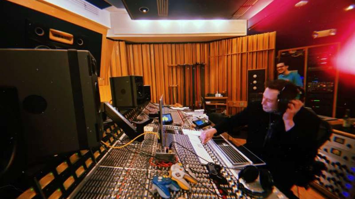 Elon Musk a compus o piesă de muzică electronică