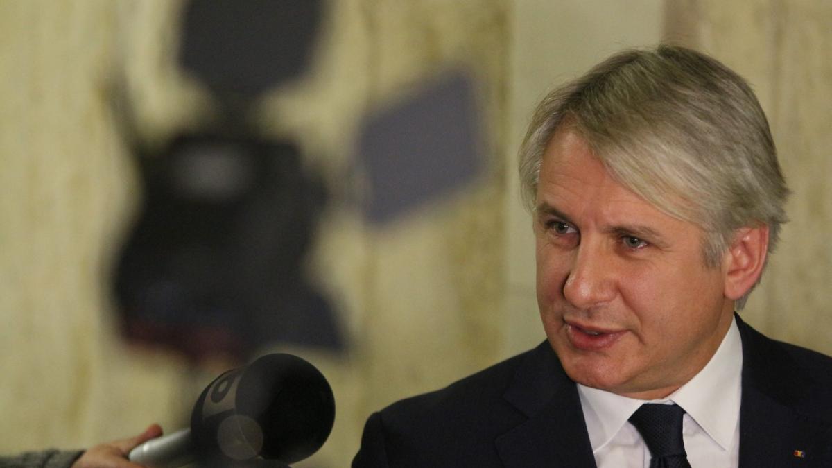 Teodorovici spune că va decide săptămâna viitoare dacă dă în judecată PSD pentru pierderea funcţiei de preşedinte executiv
