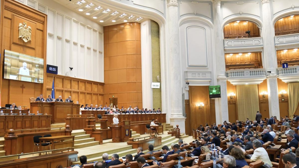 Moțiunea de cenzură citită în Parlament. Ce şanse are PSD să dea jos Guvernul Orban