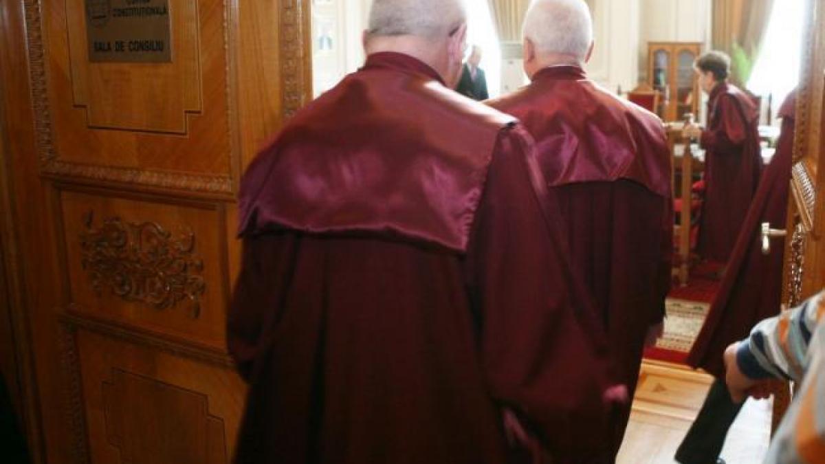 CCR: O prevedere din Codul de procedură penală privind interceptările, declarată neconstituţională