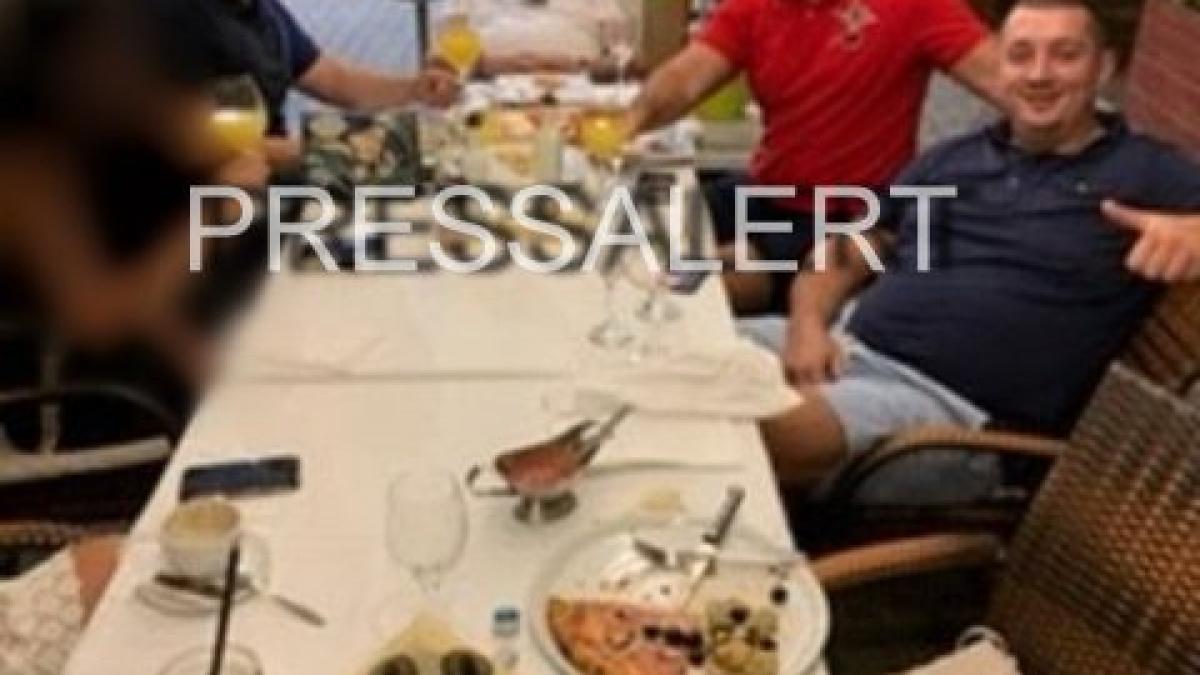 Omul lui Robu, bătaie de joc pentru interlopi. Ioan Nasleu, dormind pe o terasă, pe post de ”trofeu” în fotografie pentru ”frați” și filmat când sforăia