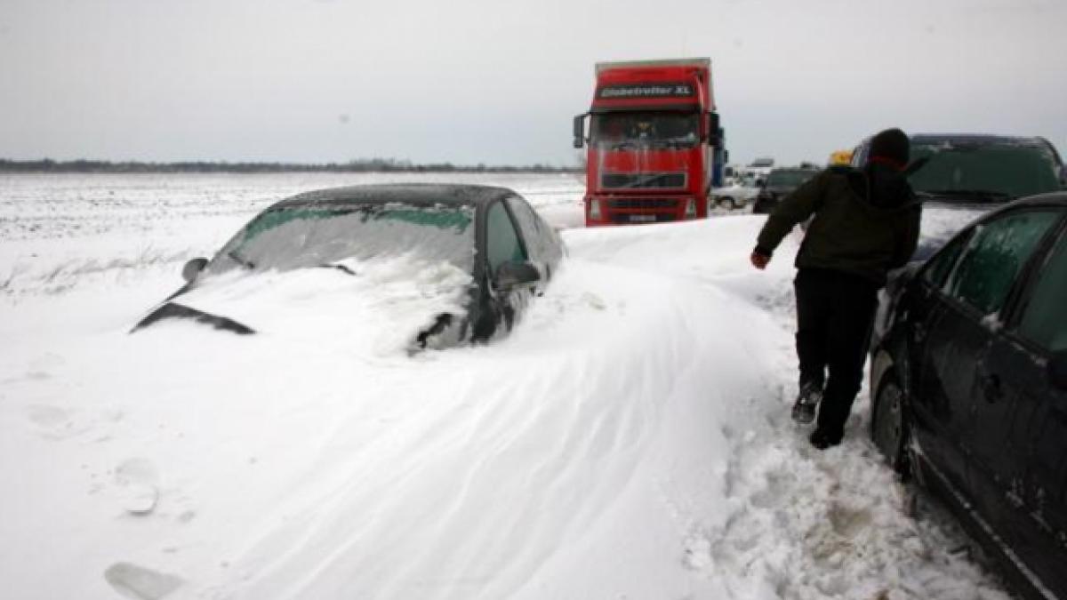 TIR-uri blocate din cauza ninsorii în Harghita