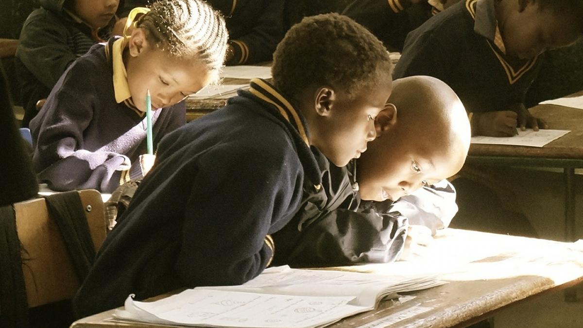 Tragedie într-o școală din Kenya. Cel puţin 13 copii au murit şi 39 au fost răniţi 