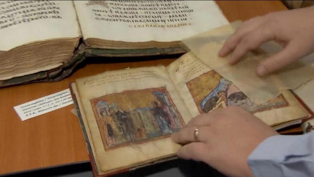Cărţi rare de o valoare inestimabilă, la mâna donatorilor