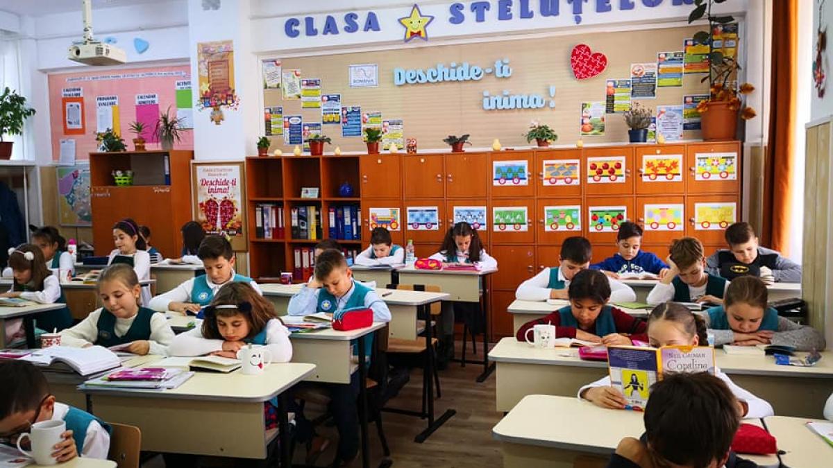 Senat: Numărul maxim de elevi în clasele de gimnaziu, liceale şi profesionale se reduce de la 30 la 26