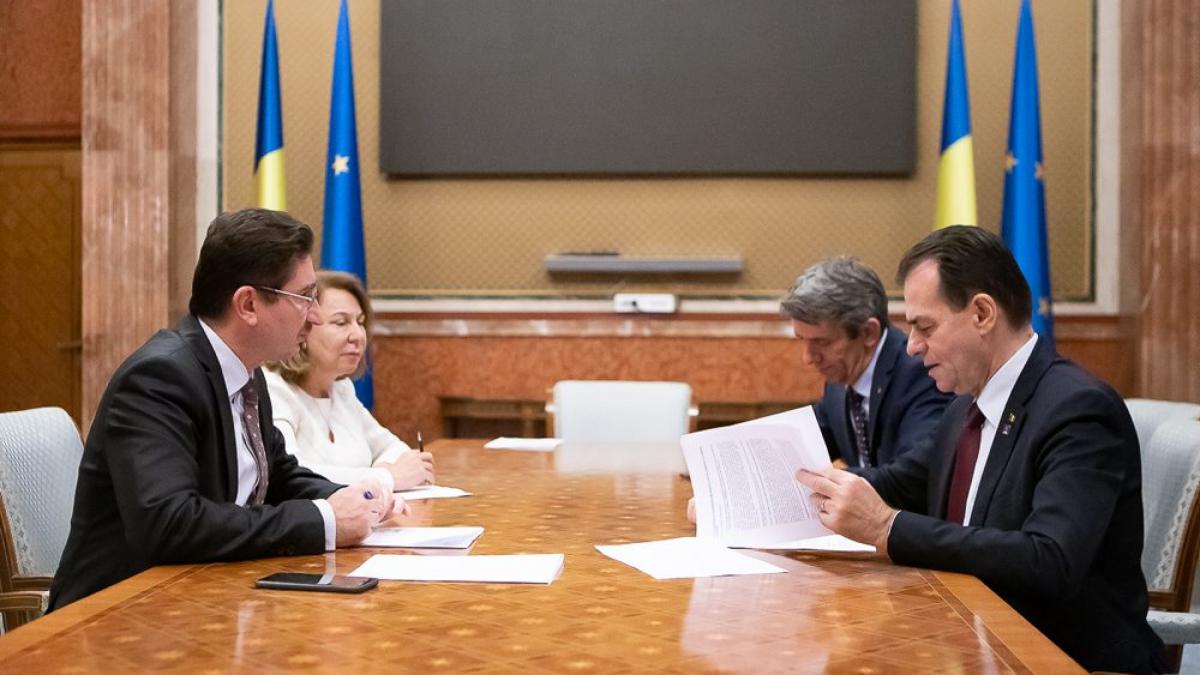 Jaf bugetar: o instituție a dat prime de 10.000 lei/angajat