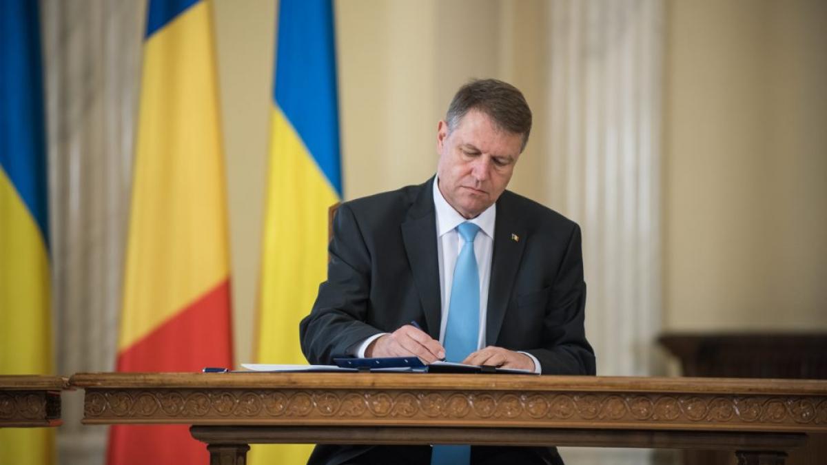 Klaus Iohannis se contrazice pe el însuși și numește în funcții pe procurorii-șefi respinși de CSM