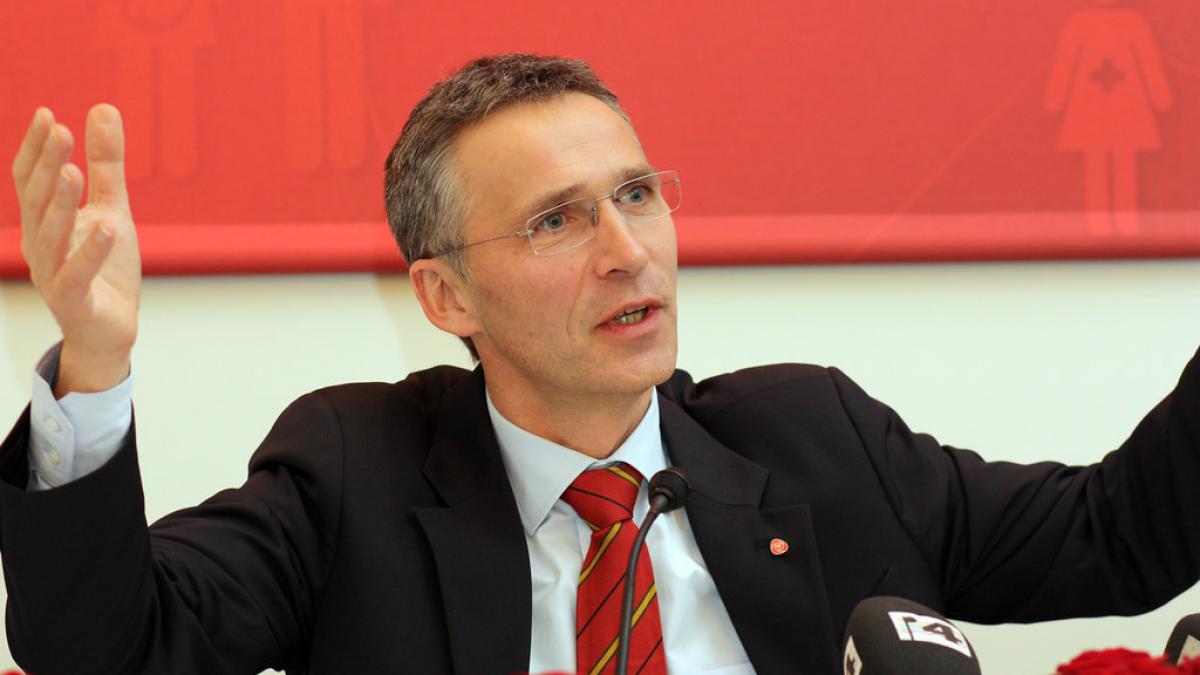 Jens Stoltenberg respinge propunerea lui Emmanuel Macron